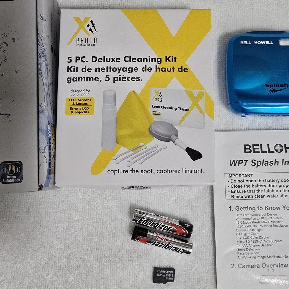 Bell Howell Splash WP7 Waterproof Digital Camera 12 MP 8X Zoom 2.4 LCD Bundle